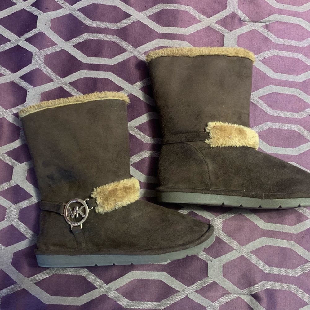 NWOT girl’s Michael Kors Backstreet chocolate faux fur boots size 4
